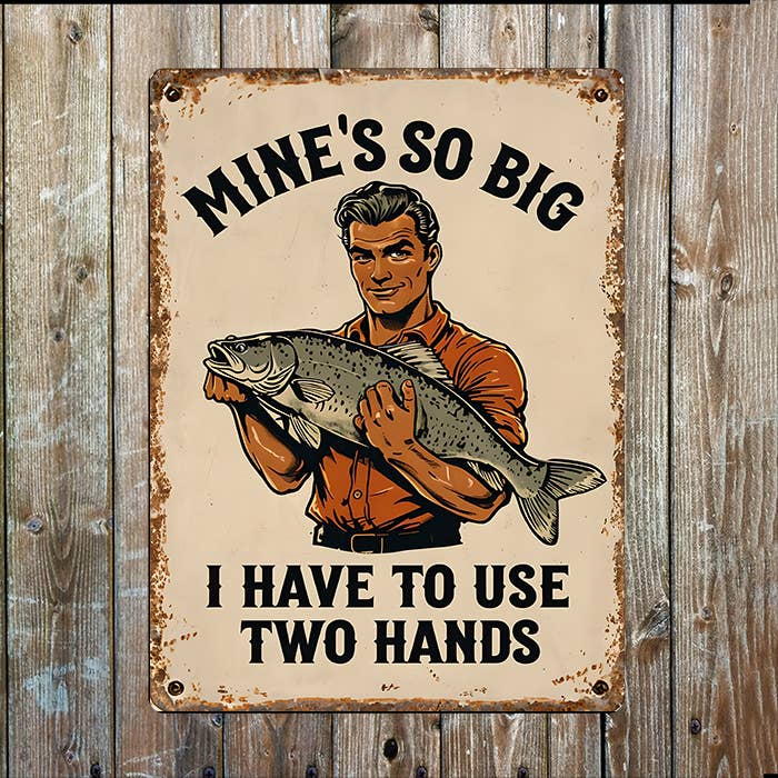 Funny Fishing Metal Sign – Mine’s So Big I Use Two Hands Fun